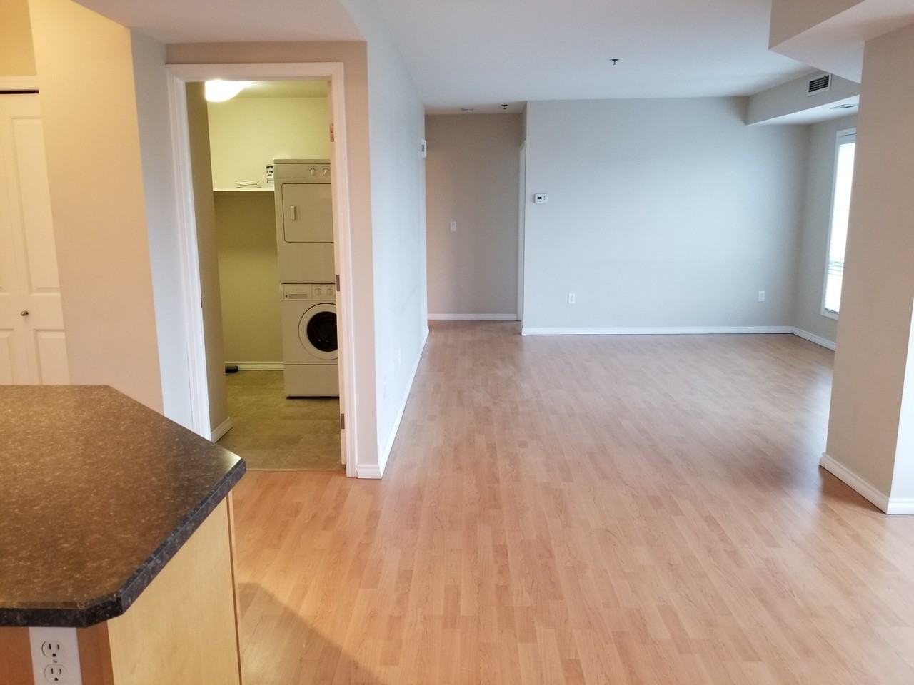 902 Spadina Crescent East - Photo 3 of 12