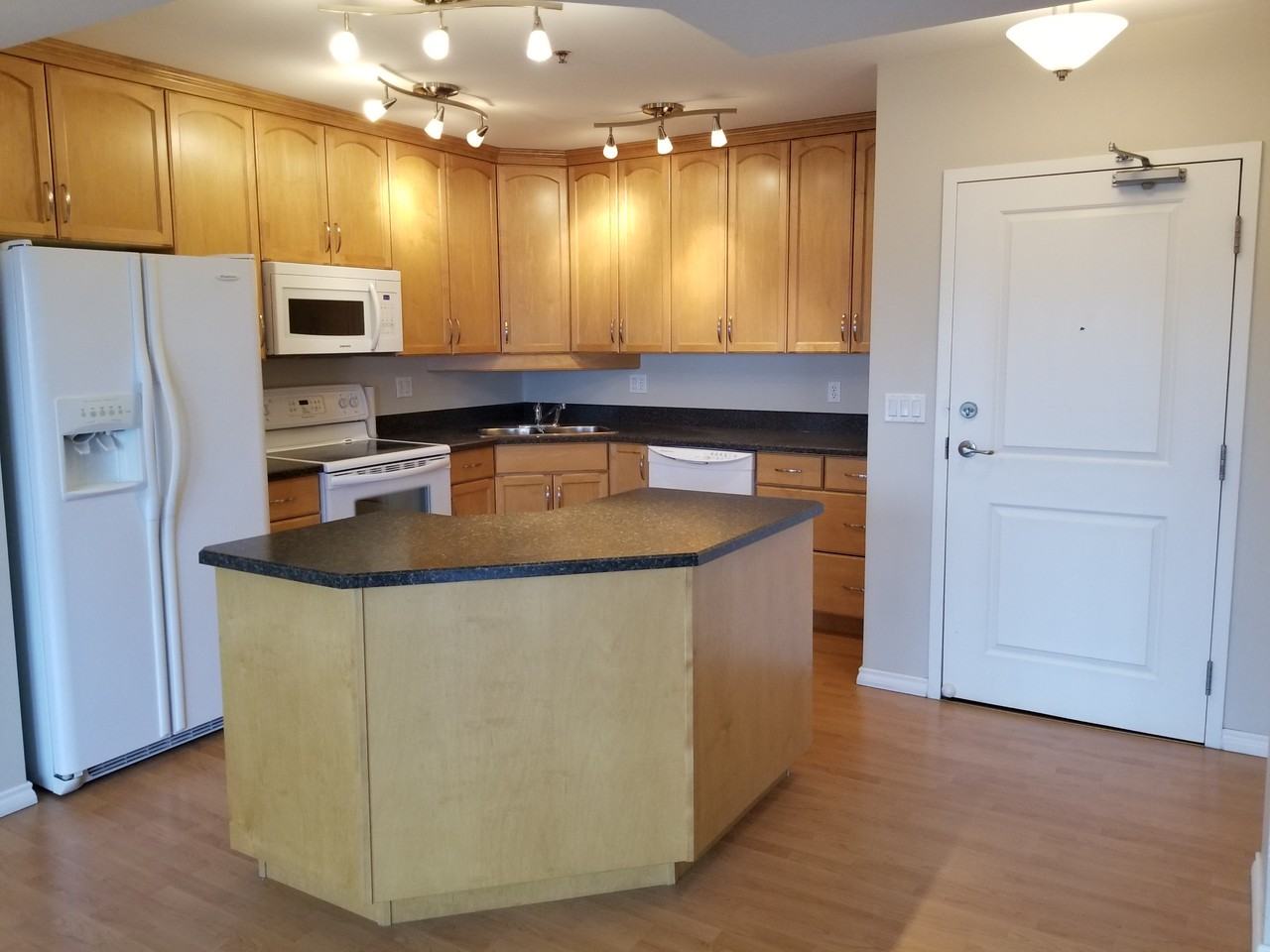 902 Spadina Crescent East - Photo 6 of 12