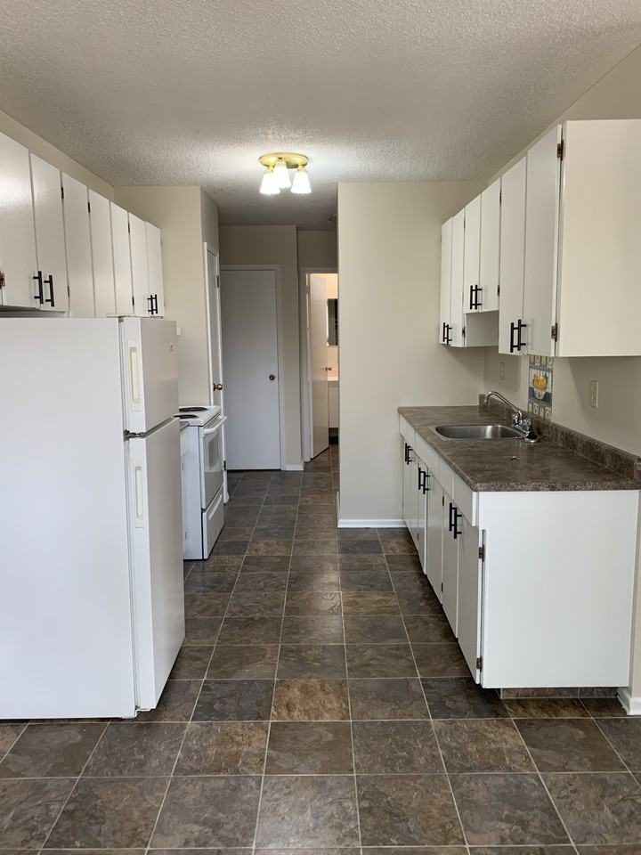 Birch Manor - Photo 4 of 11