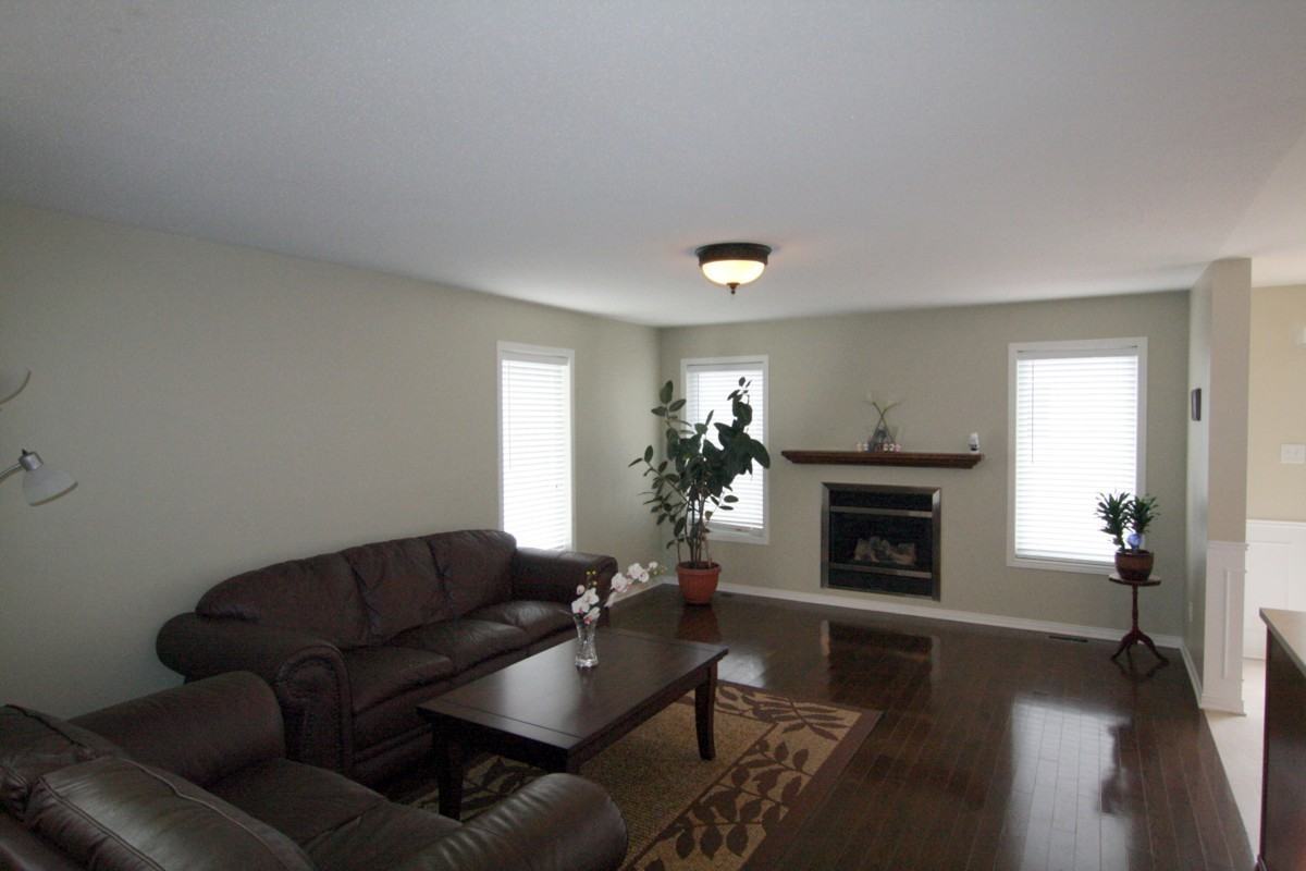 48 Collington St - Photo 3 of 12