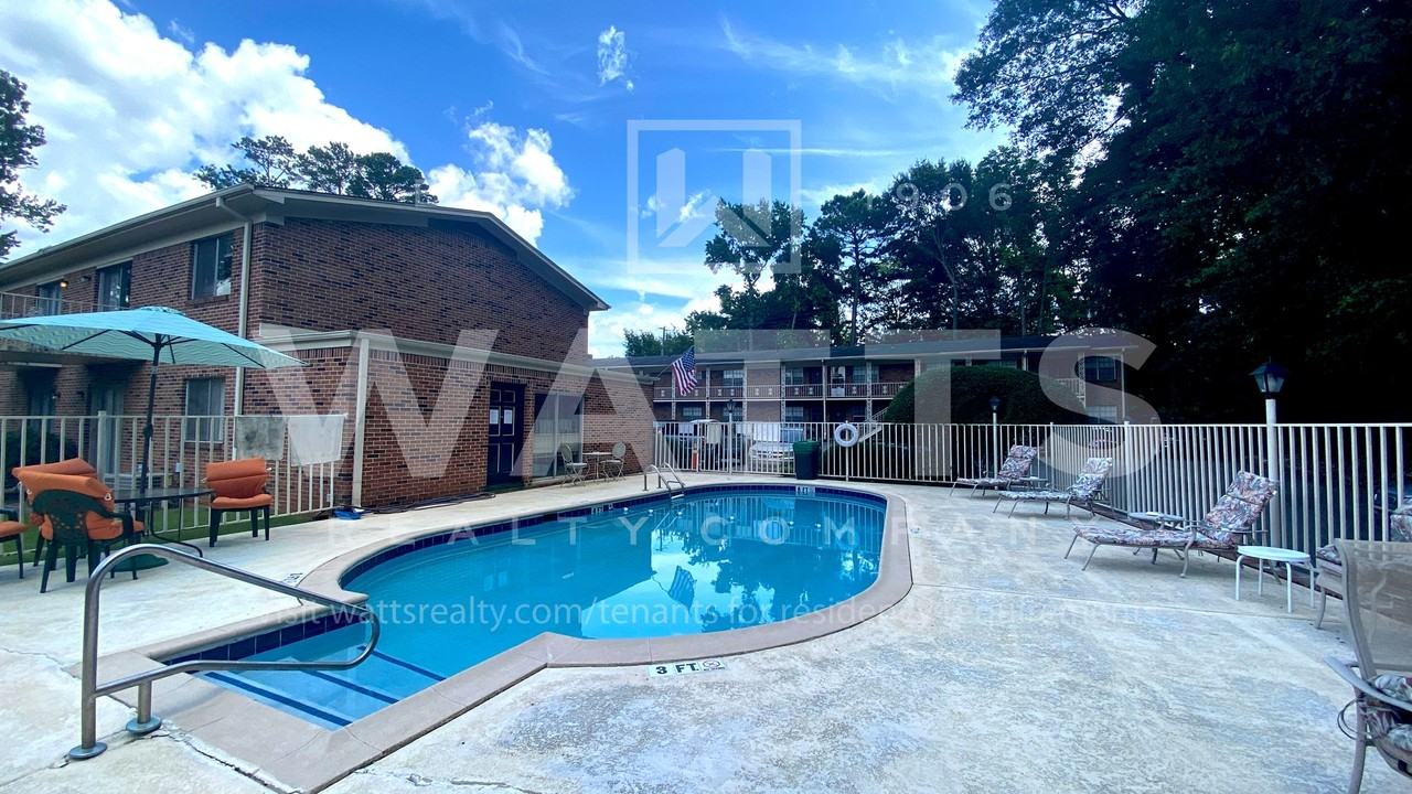 ROEBUCK VILLA APARTMENTS - Photo 2 of 3