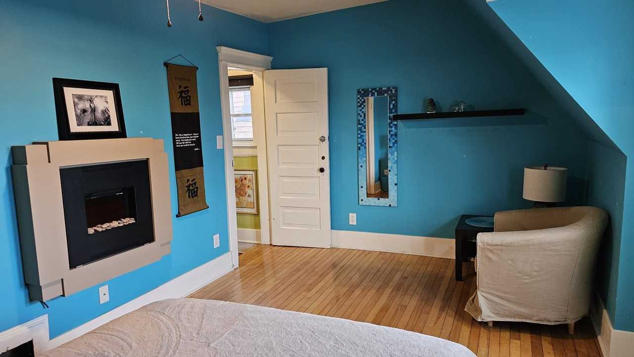 Shanly St & Dovercourt Rd - Photo 3 of 11