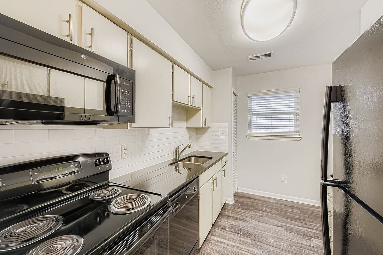 Rise Chapel Hill - Photo 4 of 44