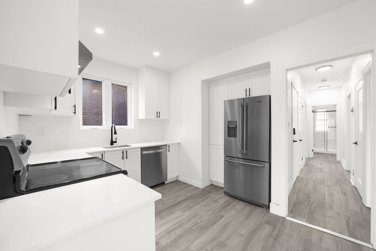 166 Wentworth Street South #2 - Photo 2 of 20