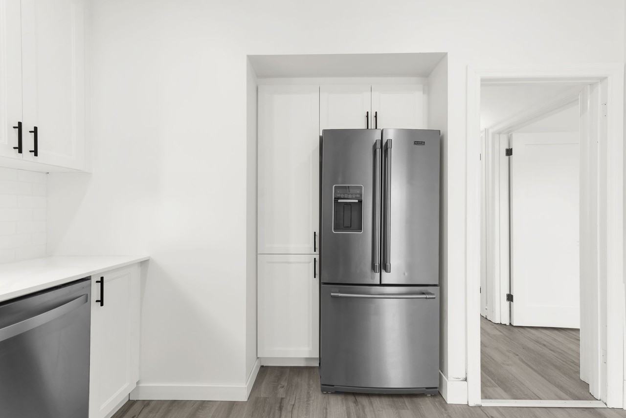 166 Wentworth Street South #2 - Photo 4 of 20