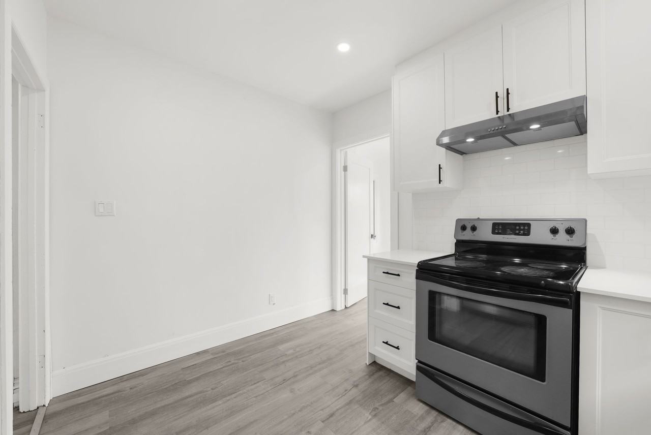 166 Wentworth Street South #2 - Photo 5 of 20