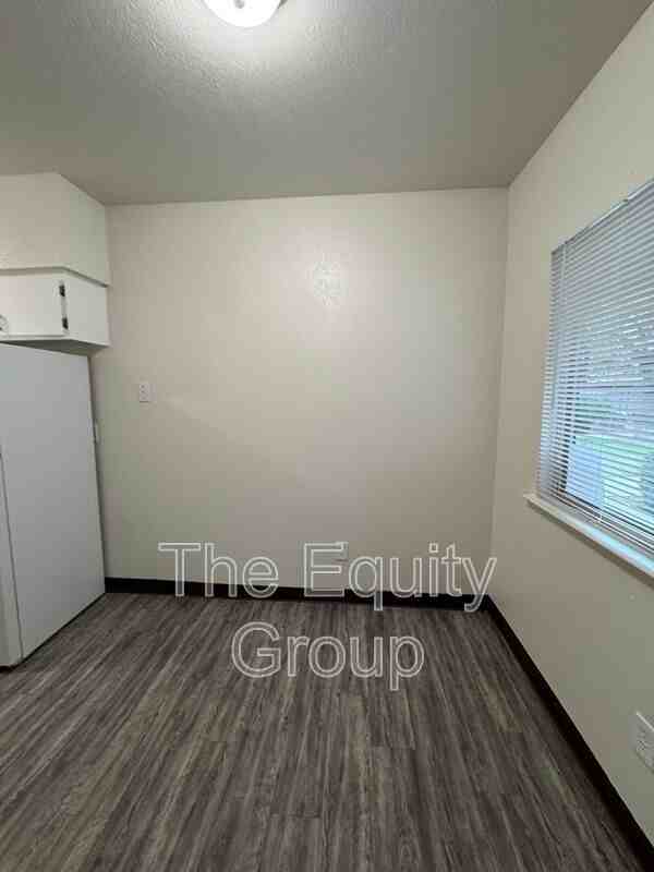 1402 W Elowin Ave - Photo 4 of 20