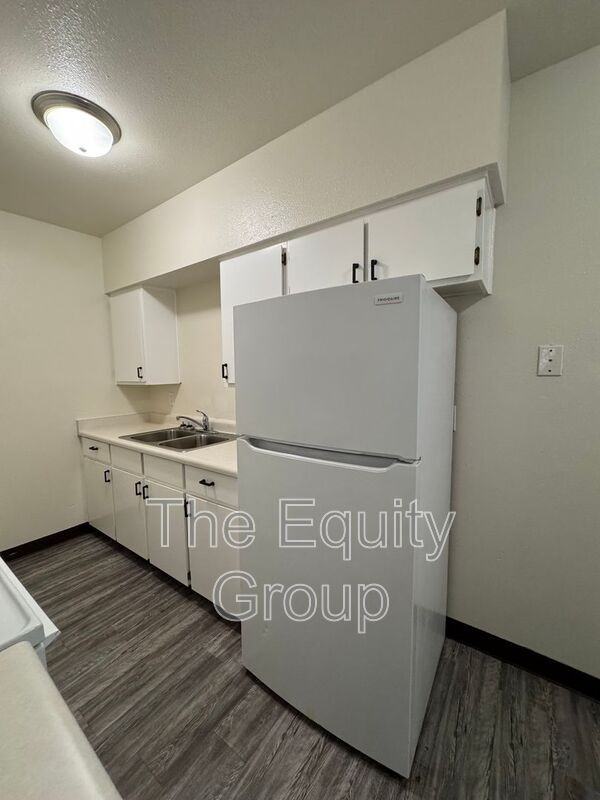 1402 W Elowin Ave - Photo 5 of 20