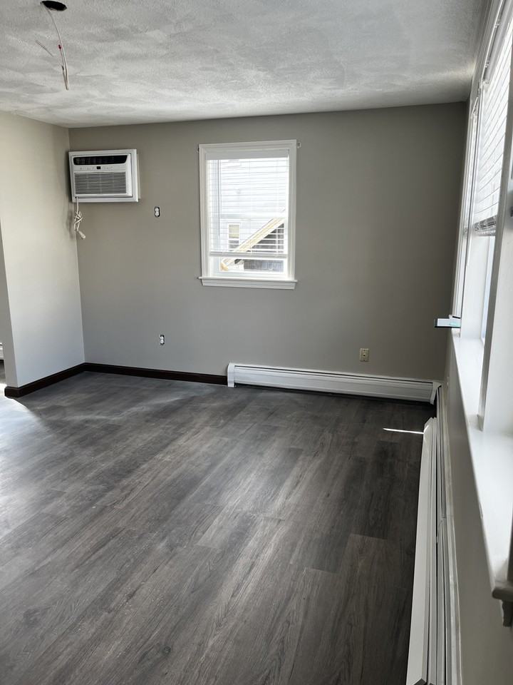 11-13 Ellen Terrace - Photo 2 of 11