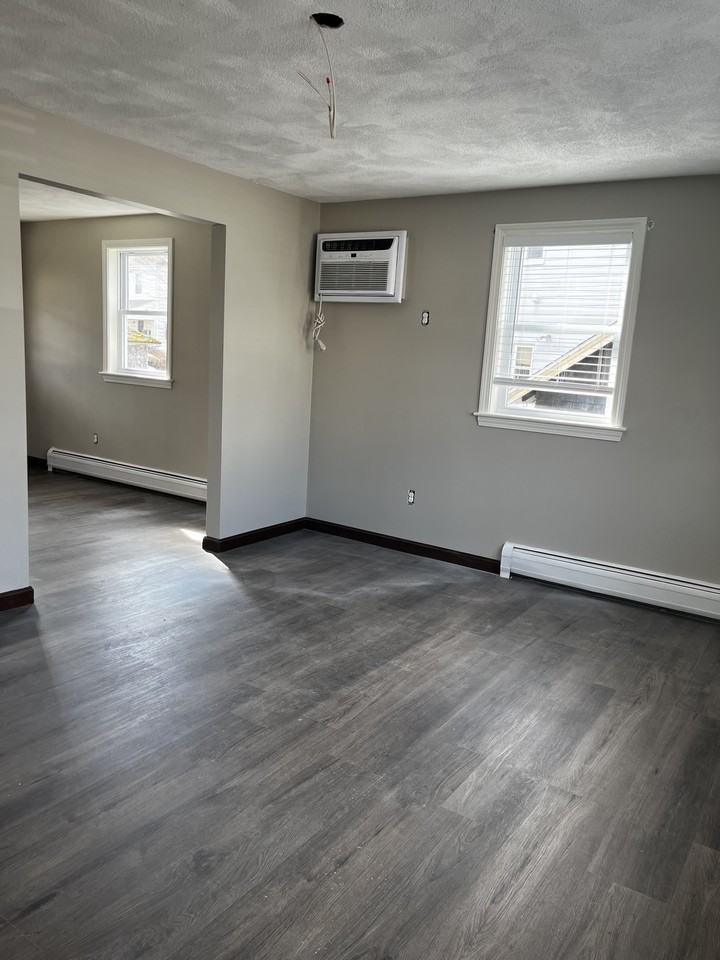 11-13 Ellen Terrace - Photo 4 of 11