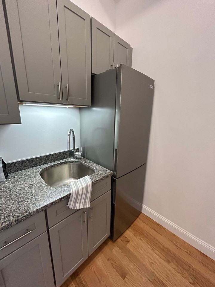CHELSEA/BOSTON NO BROKER FEES BRAND NEW LUXURY OVERSIZED ONE BEDROOM WITH HOT WATER INCLUDED! - Photo 3 of 17