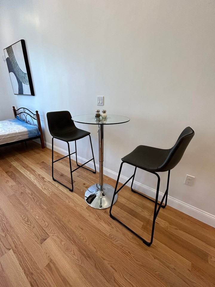 CHELSEA/BOSTON NO BROKER FEES BRAND NEW LUXURY OVERSIZED ONE BEDROOM WITH HOT WATER INCLUDED! - Photo 5 of 17