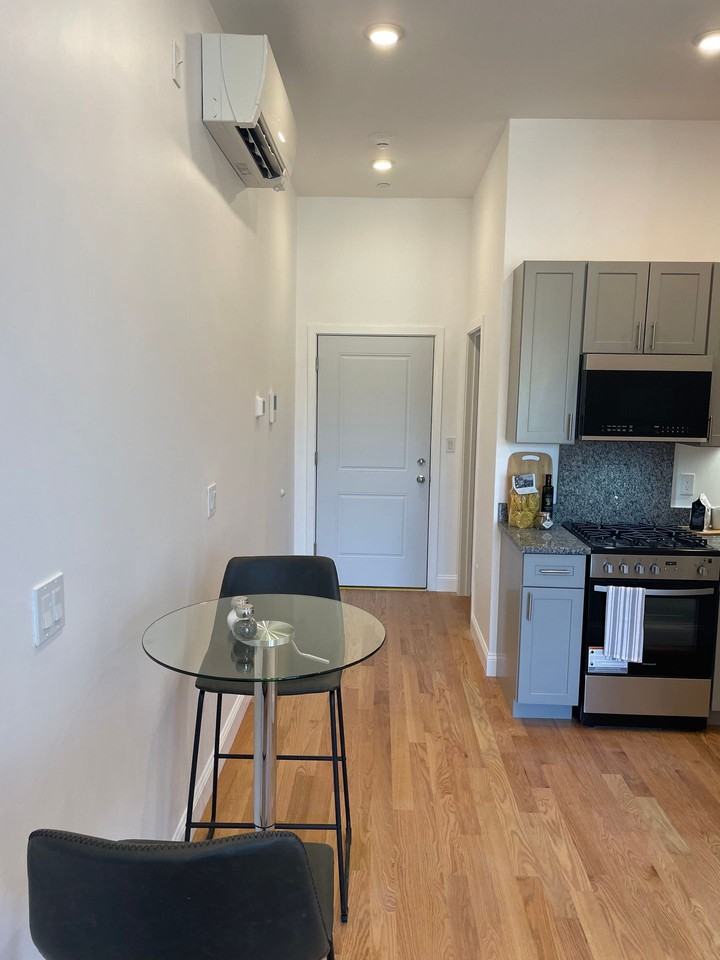CHELSEA/BOSTON NO BROKER FEES BRAND NEW LUXURY OVERSIZED ONE BEDROOM WITH HOT WATER INCLUDED! - Photo 6 of 17