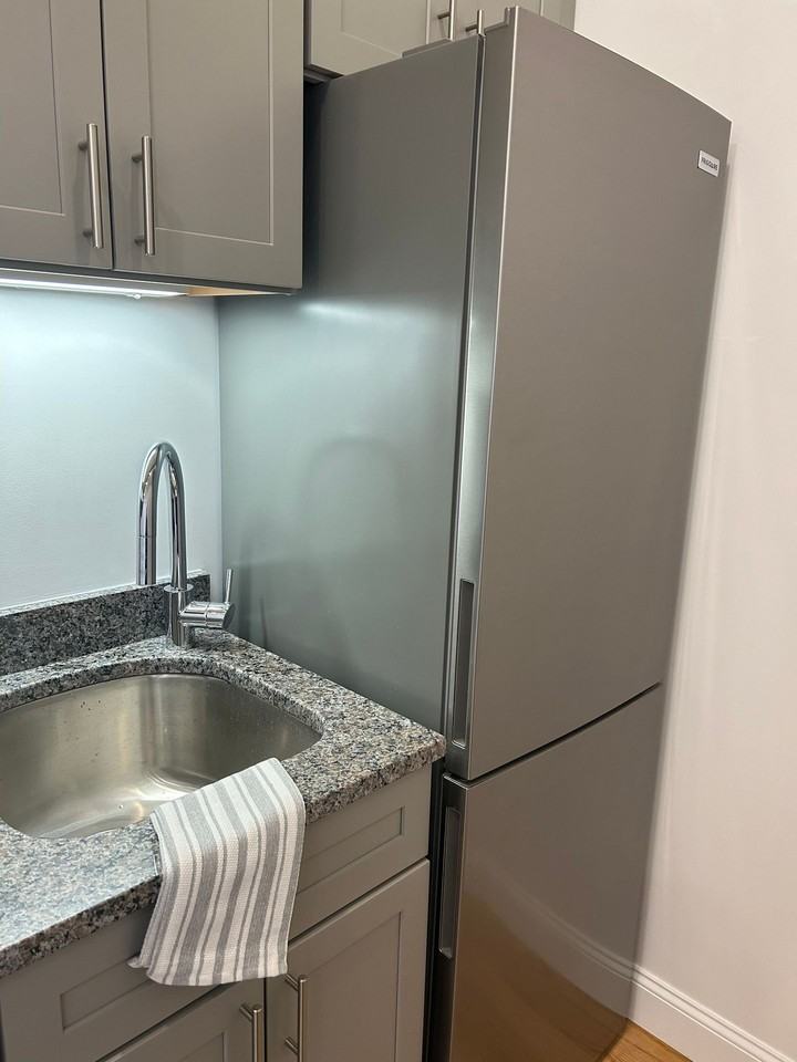 CHELSEA/BOSTON NO BROKER FEES BRAND NEW LUXURY OVERSIZED ONE BEDROOM WITH HOT WATER INCLUDED! - Photo 7 of 17