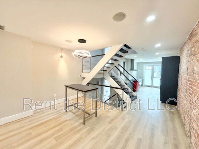 1716 V St Nw - Photo 3 of 24