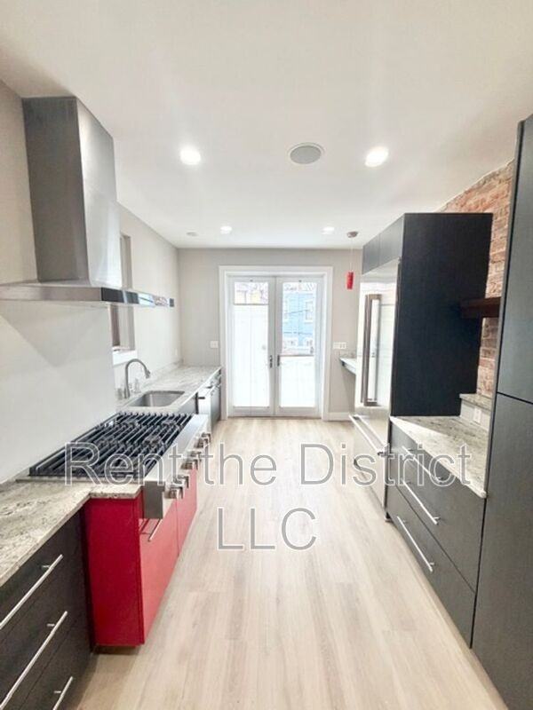 1716 V St Nw - Photo 4 of 24