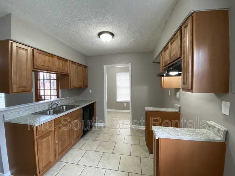 4596 Summer Crk N - Photo 5 of 14