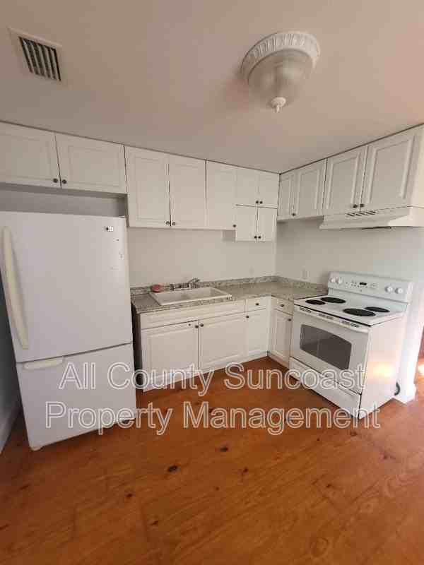 866 53rd Ave N - Photo 2 of 8