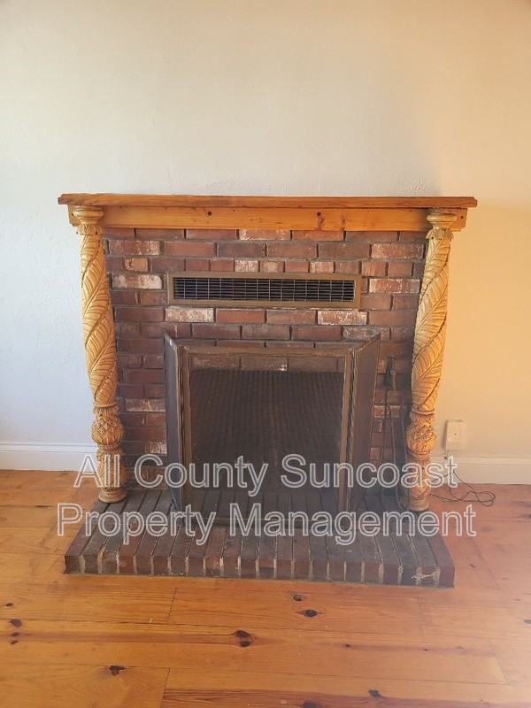 866 53rd Ave N - Photo 4 of 8