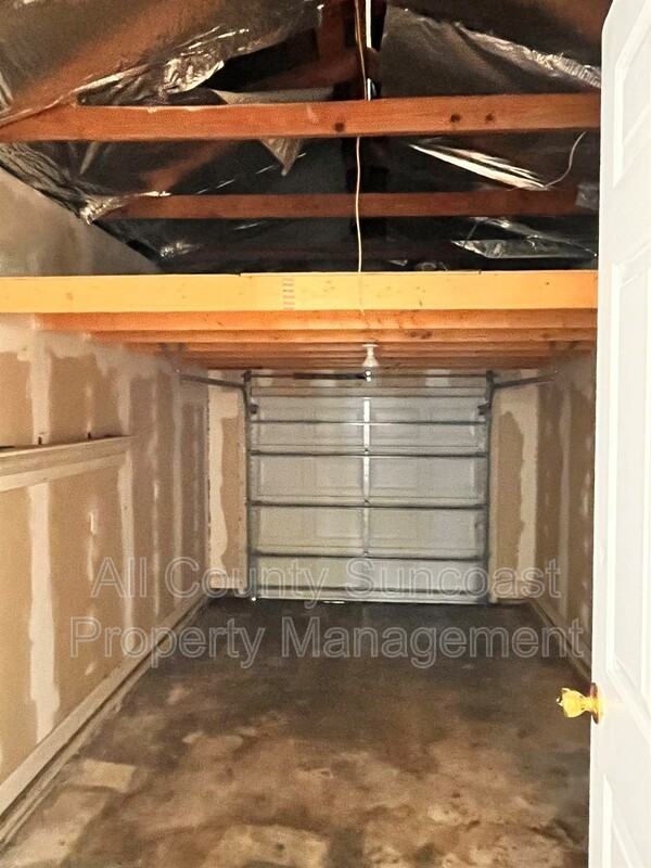 866 53rd Ave N - Photo 7 of 8