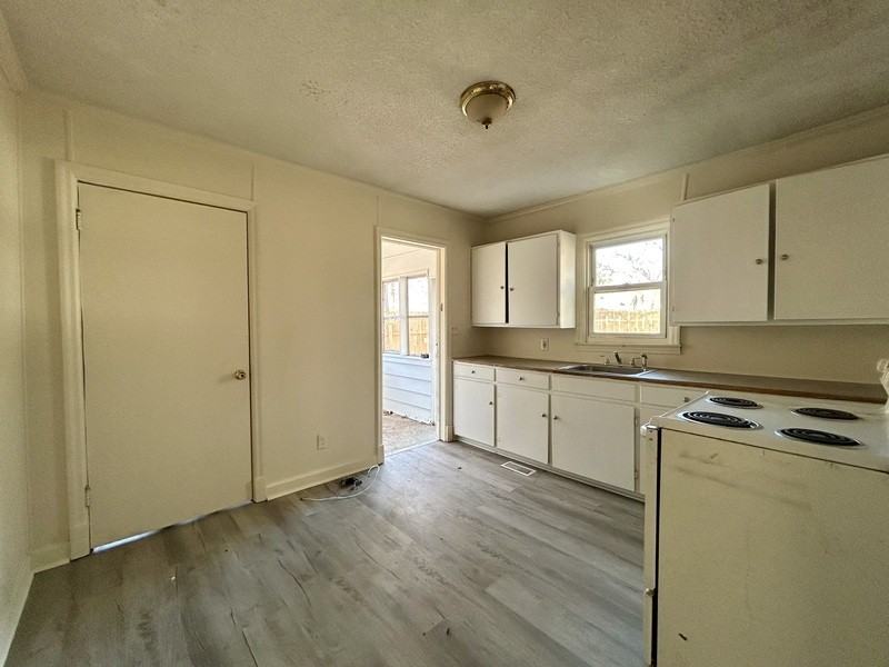 1219 Bailey St - Photo 4 of 18