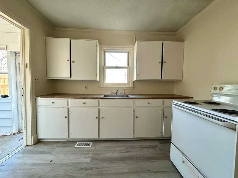 1219 Bailey St - Photo 5 of 18