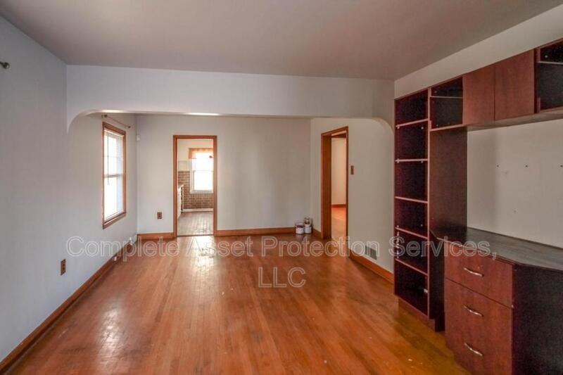 7540 Van Buren Ave - Photo 3 of 13