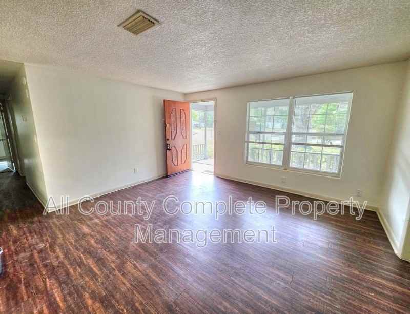 2805 Prospect St - Photo 4 of 23