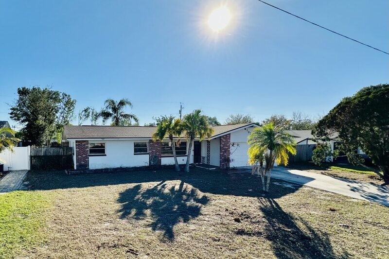 13788 Montego Dr - Photo 4 of 50