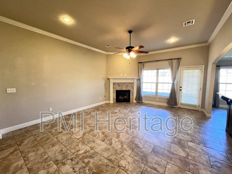 4300 Sw Limestone Ave - Photo 2 of 26