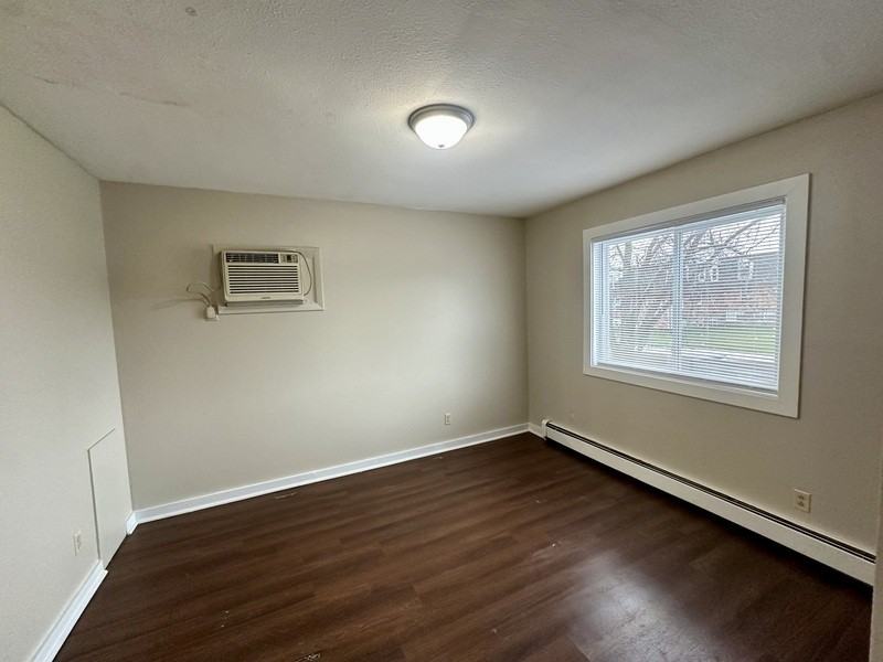 1485 Meadowview Dr #5 - Photo 5 of 10