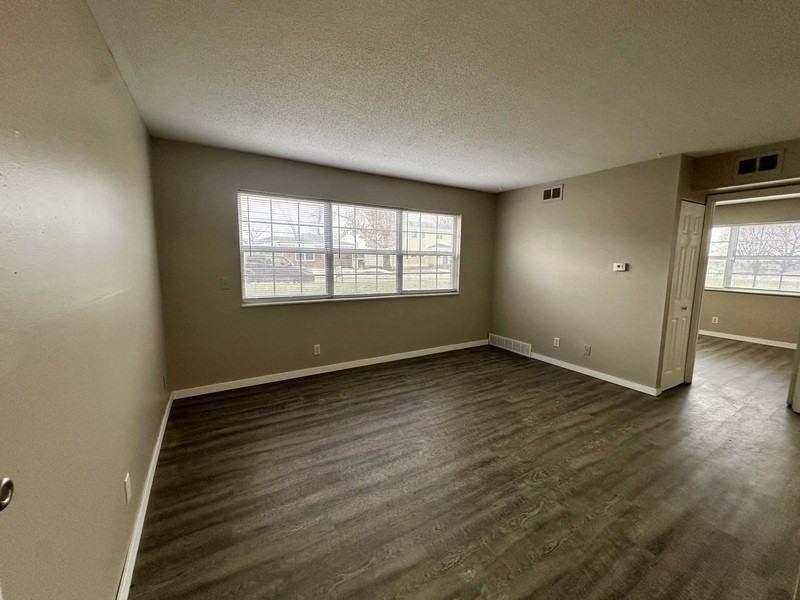 1450 Meadowview Dr #4 - Photo 2 of 12