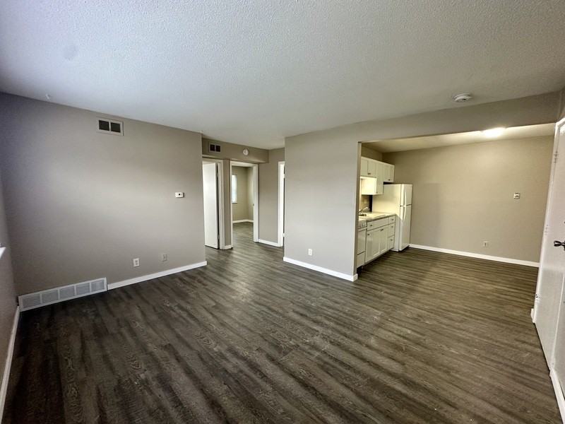 1450 Meadowview Dr #4 - Photo 3 of 12