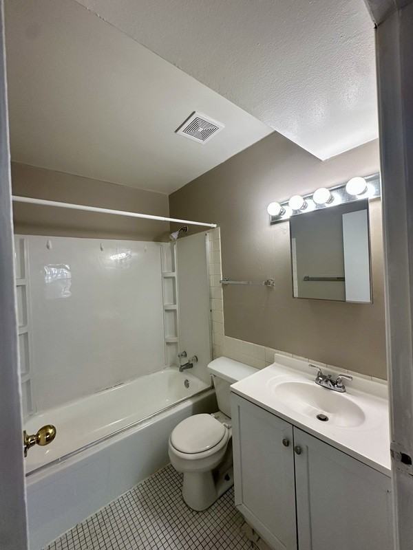 1450 Meadowview Dr #4 - Photo 6 of 12