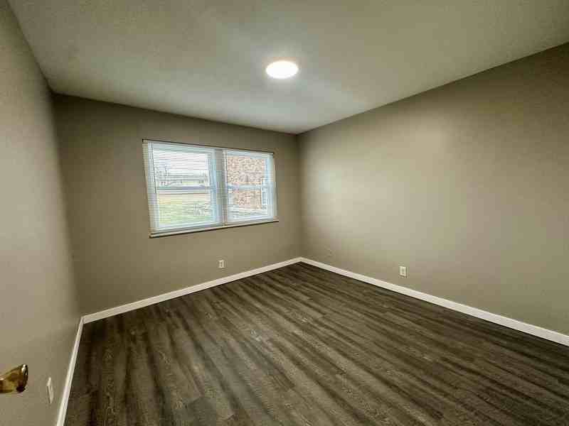 1450 Meadowview Dr #4 - Photo 7 of 12