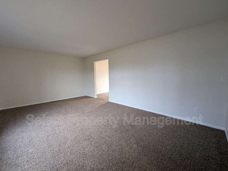 924 E Washington Center Rd - Photo 2 of 32