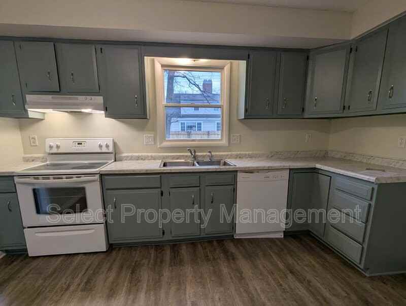 924 E Washington Center Rd - Photo 6 of 32