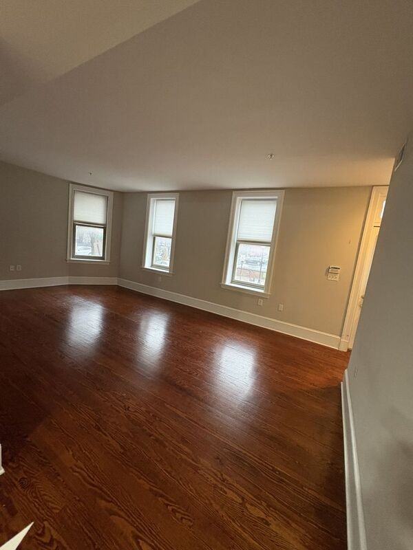 900 N Charles St #102 - Photo 4 of 9