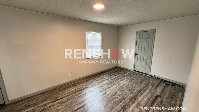 1872 Parnassus St - Photo 2 of 12