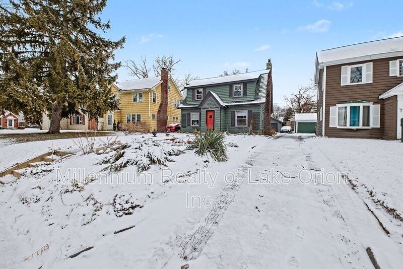 24 Utica Rd - Photo 3 of 25