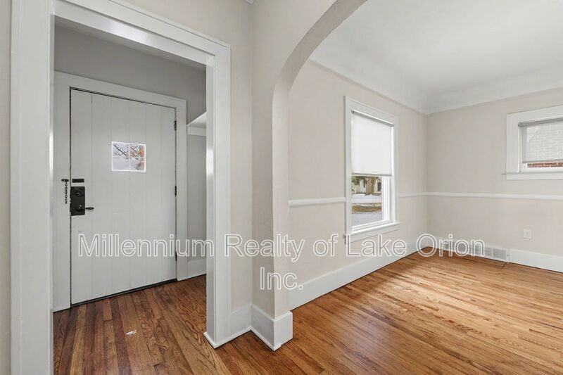 24 Utica Rd - Photo 5 of 25