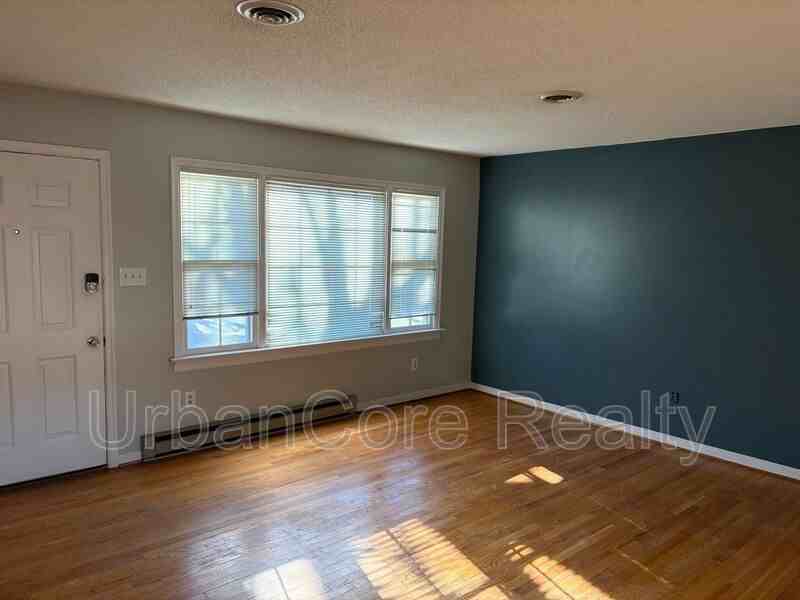 808 N 30th St - Photo 3 of 26