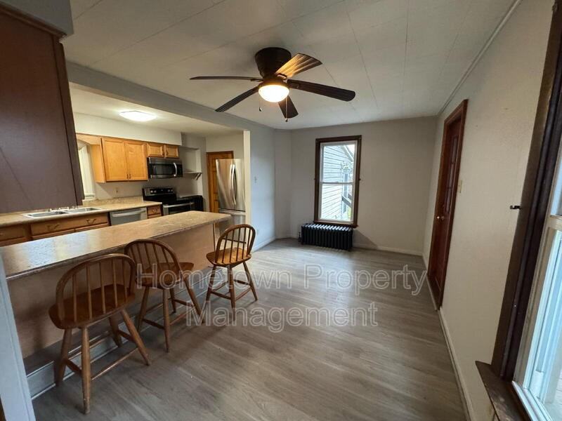 430 Market St - Photo 6 of 13