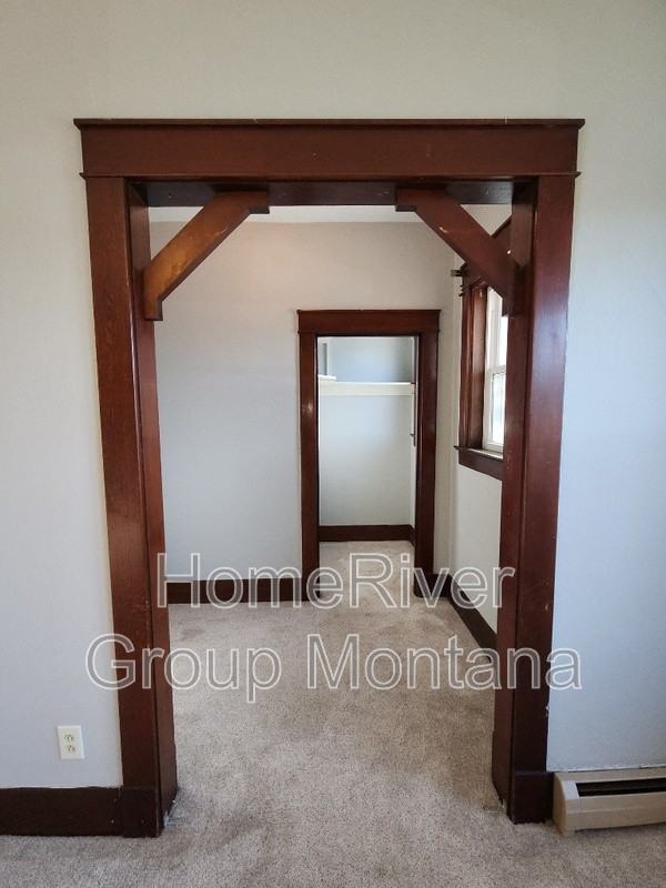 534 S 3rd St W - Photo 6 of 30