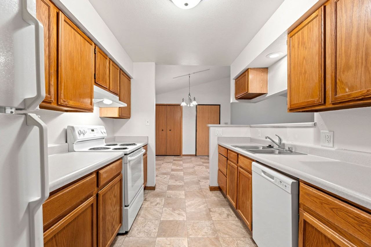 433 Autumn Drive - Photo 2 of 50