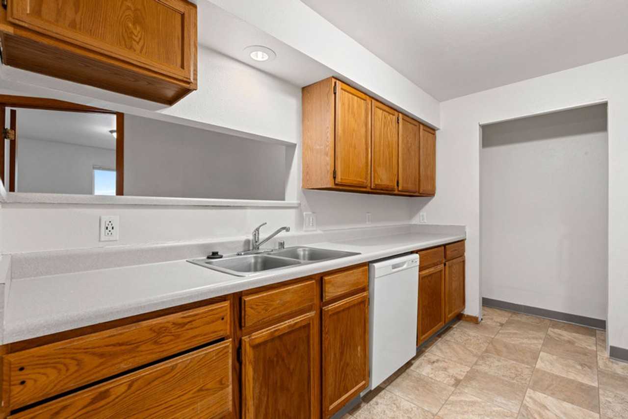 433 Autumn Drive - Photo 3 of 50