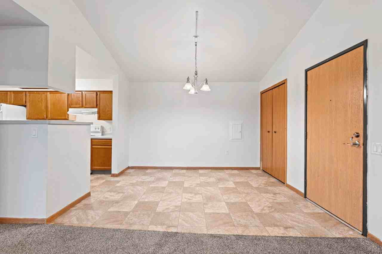 433 Autumn Drive - Photo 6 of 50