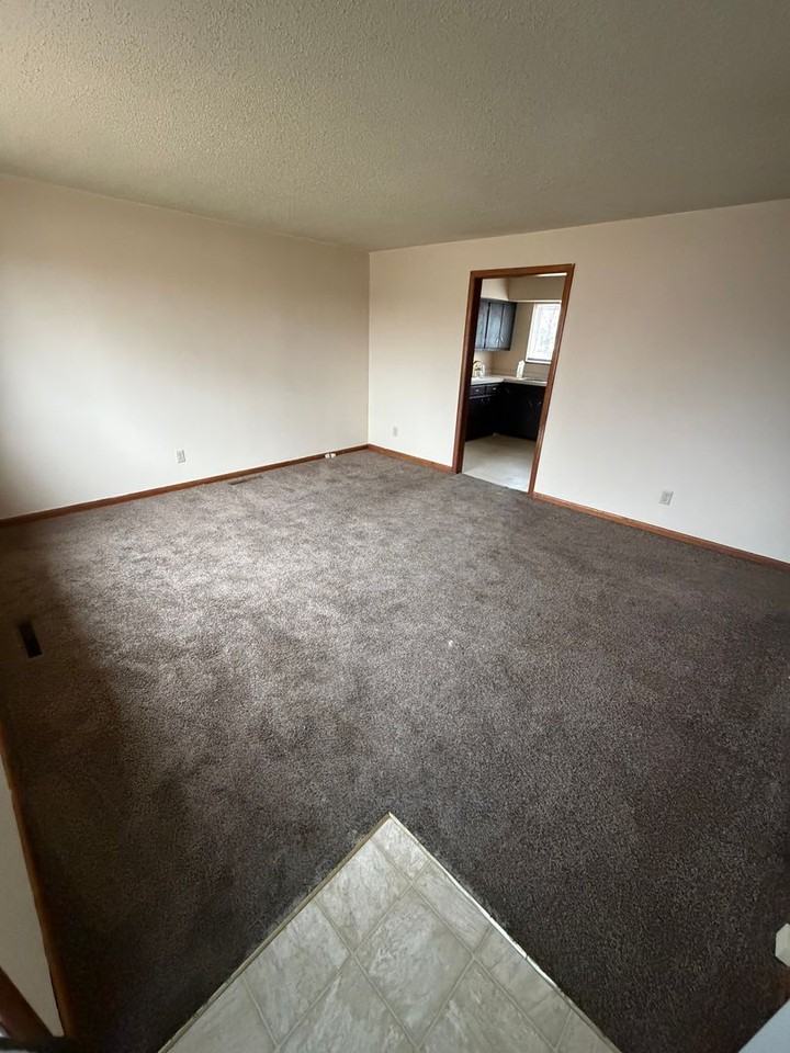 1216 Eisenhower Ave - Photo 2 of 9