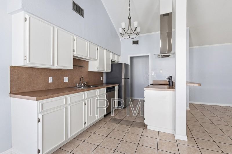 4217 S Houston Dr - Photo 6 of 9