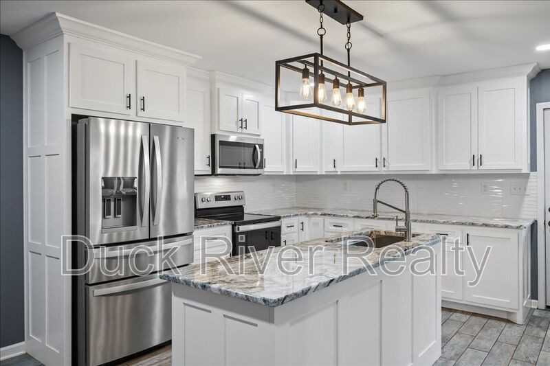 406 7th St - Photo 2 of 21